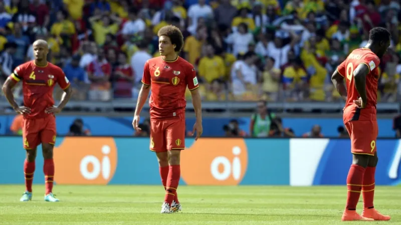 Trio překvapených Belgičanů: Kompany, Witsel, Lukaku (zleva)