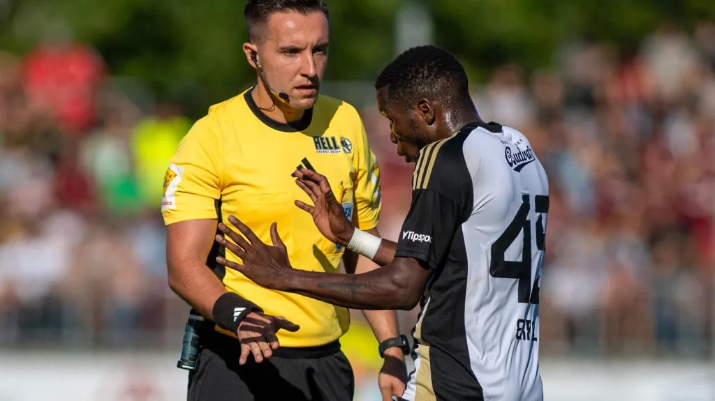 Sudí Dominik Starý a Mosses Ubong Ekpai