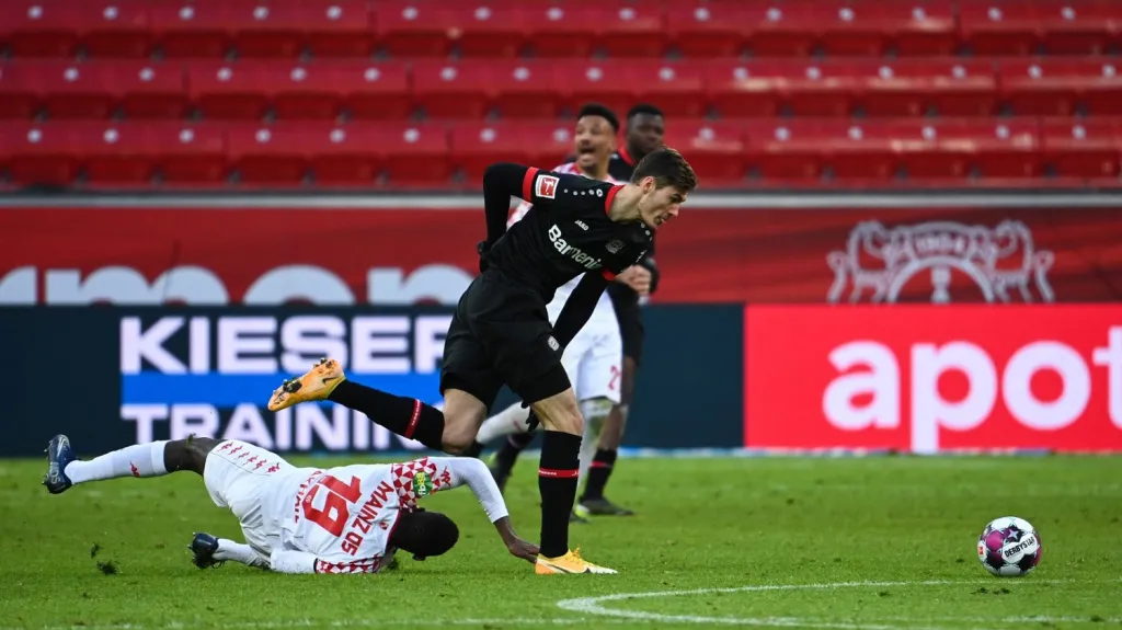 Patrik Schick v utkání s Mohučí