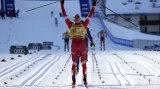 Závěr závodu mužů na 15 km klasicky ve Val di Fiemme