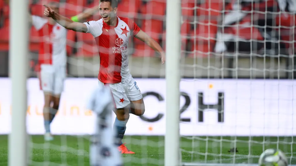 Lukáš Masopust ze Slavie slaví vstřelený gól