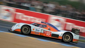 Aston Martin česko-německé posádky