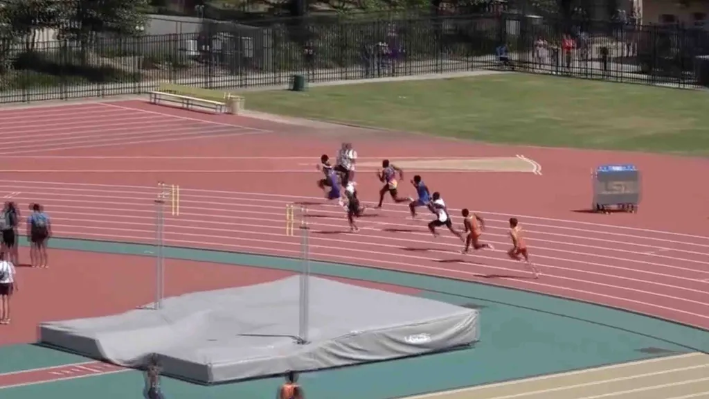 Erriyon Knighton na mítinku v Baton Rouge