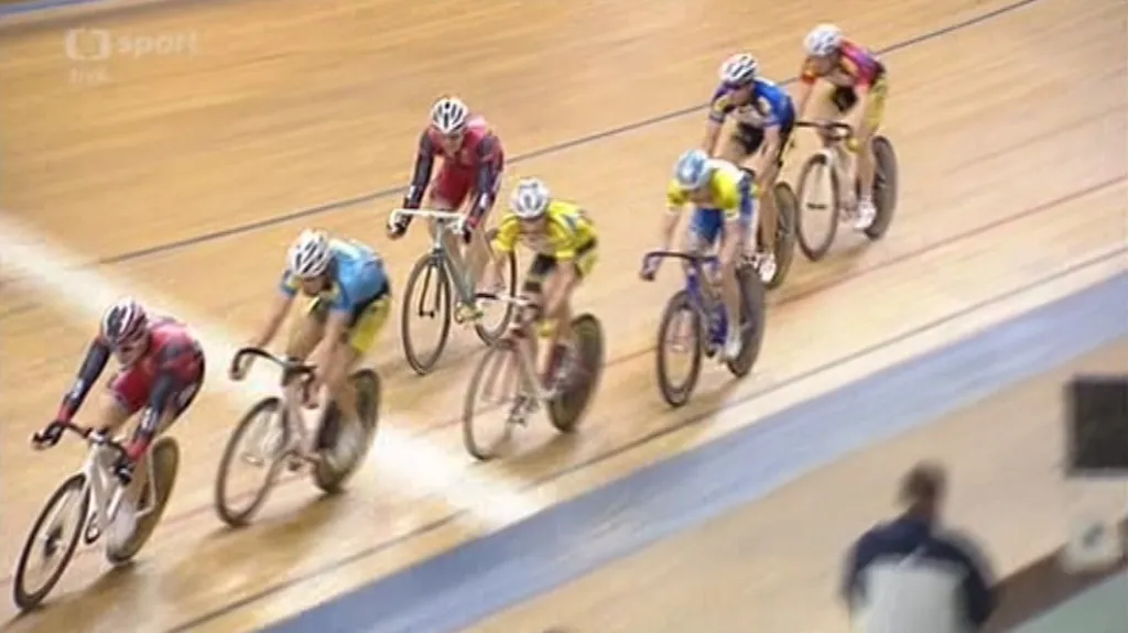 Hačecký překvapil favority a ovládl bodovací závod na MČR v dráhové cyklistice