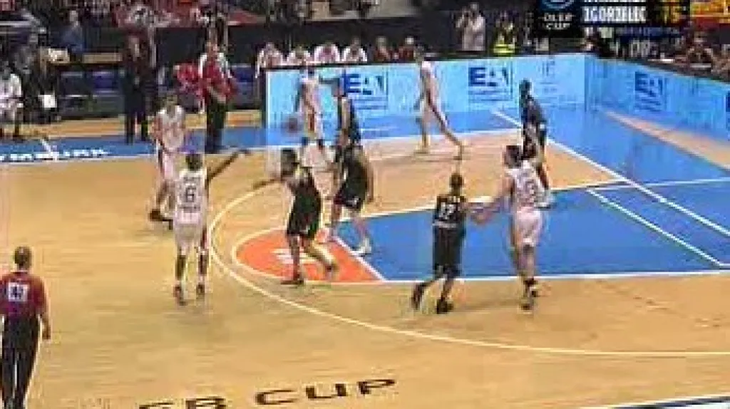 Basketbalový zápas Poháru ULEB ČEZ Nymburk - Turów Zhořelec
