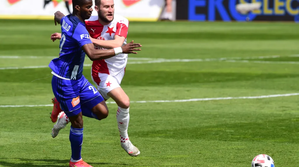 Florent Poulolo z Olomouce (vlevo) a Jan Kuchta ze Slavie