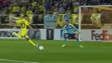 Šance v utkání Villareal - Viktoria Plzeň: Kozáčik vychytal velkou šanci Baptistaa (17. min.)