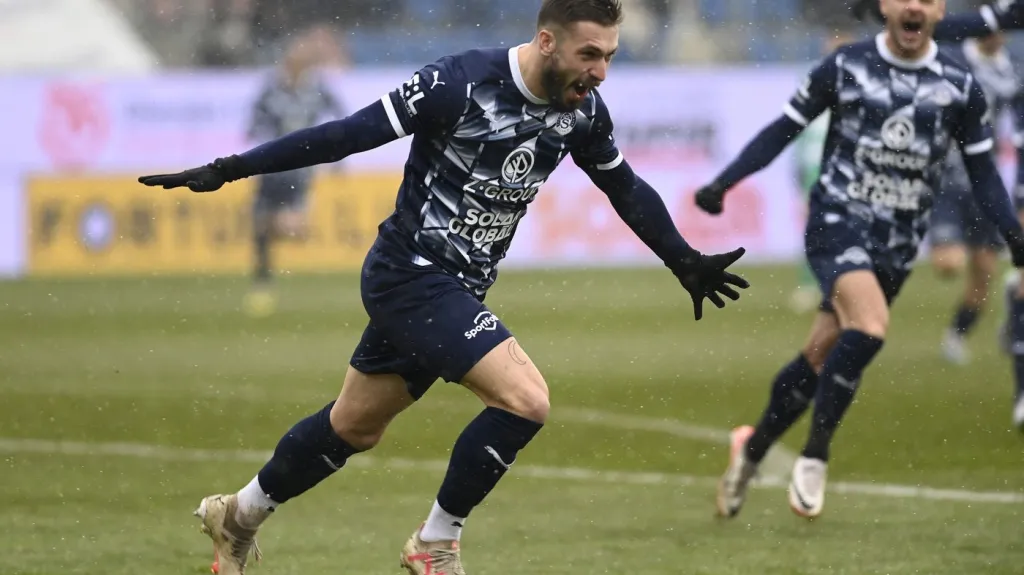 Marek Havlík ze Slovácka se raduje z ligového gólu