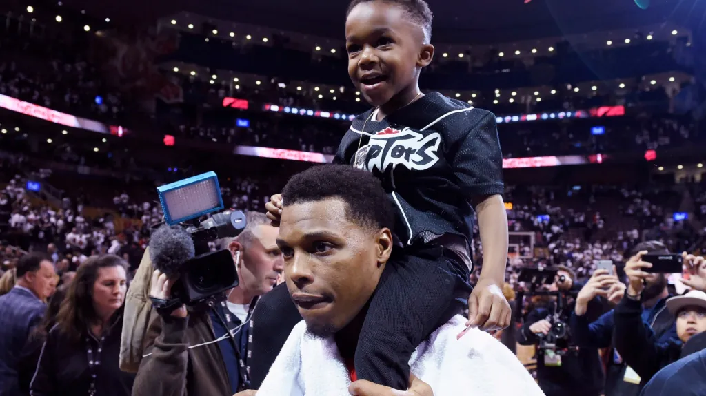 Hvězdný Kyle Lowry se synem Karterem