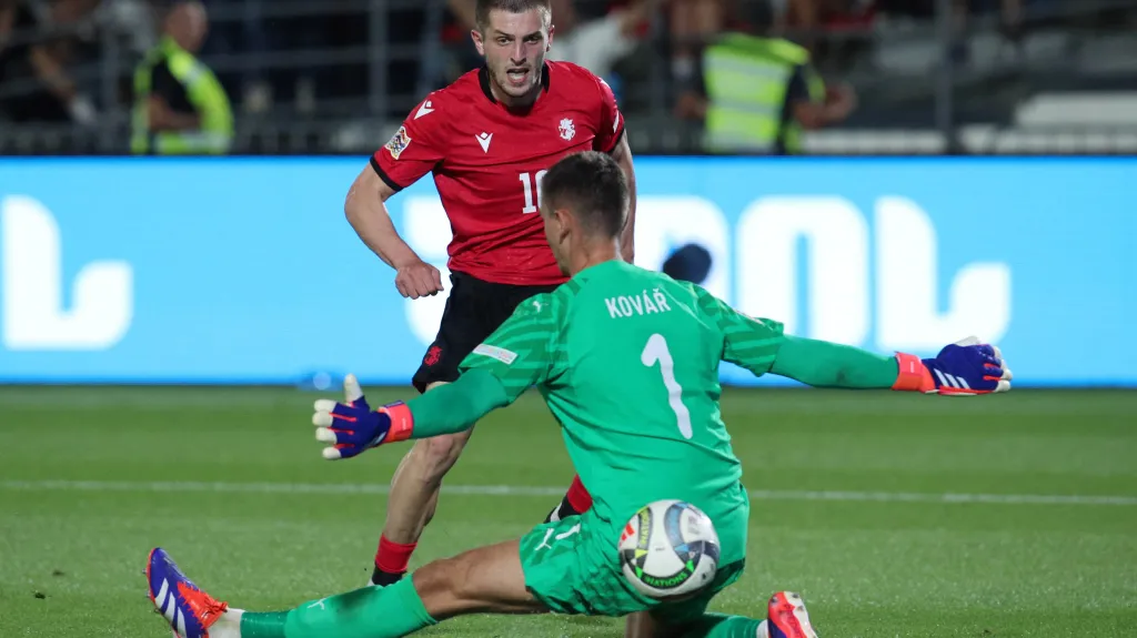 Giorgi Čakvetadze překonává českého gólmana