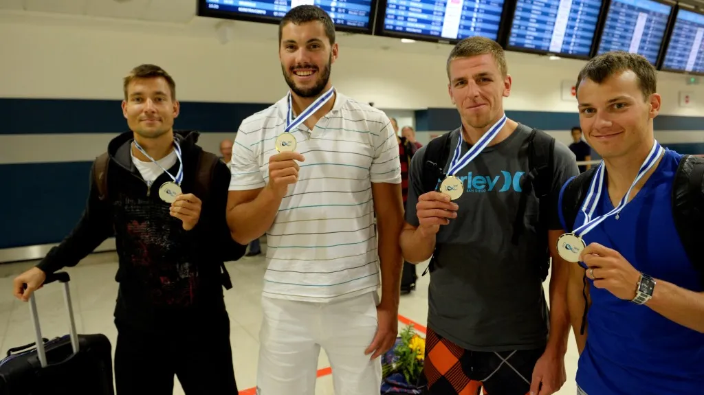 Úspěšné posádky z MS v rychlostní kanoistice už jsou doma