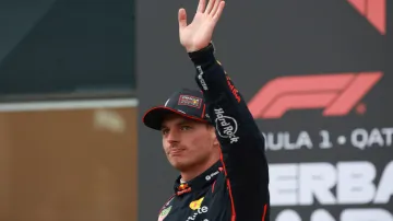 Šestkrát přerušenou kvalifikaci F1 v Ázerbájdžánu vyhrál Verstappen
