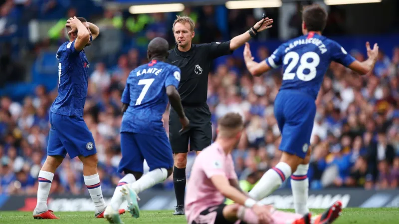 Fotbalisté Chelsea nesouhlasí s výrokem sudího