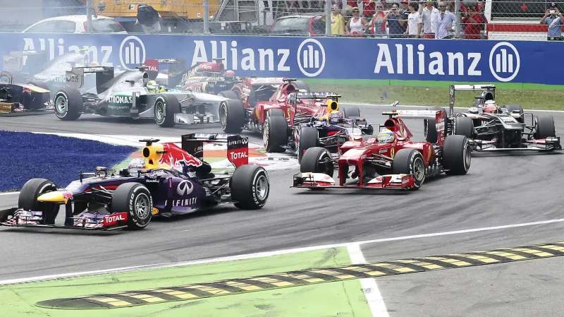 Sebastian Vettel v čele pořadí na okruhu v Monze