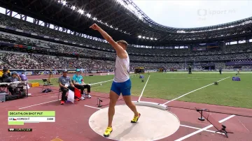 Vrh koulí desetibojařů Stráského a Kopeckého