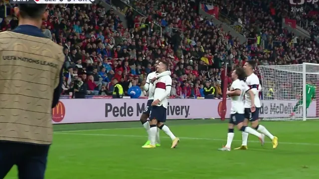 Gól v utkání Česko – Portugalsko: Dalot - 0:3 (52. min.)