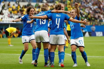 Fotbalistky Itálie se radují z gólu na mistrovství světa
