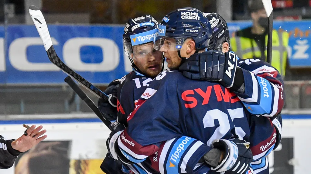 Radost hokejistů Liberce po trefě Radana Lence