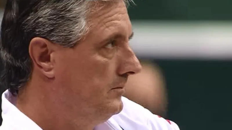 Telefonát nehrajícího kapitána Jaroslava Navrátila