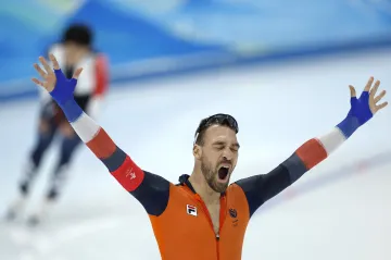 Kjeld Nuis obhajuje zlato