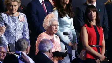 Britská královna Alžběta II. zahajuje XXX. olympijské hry