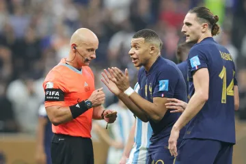 Szymon Marciniak v akci