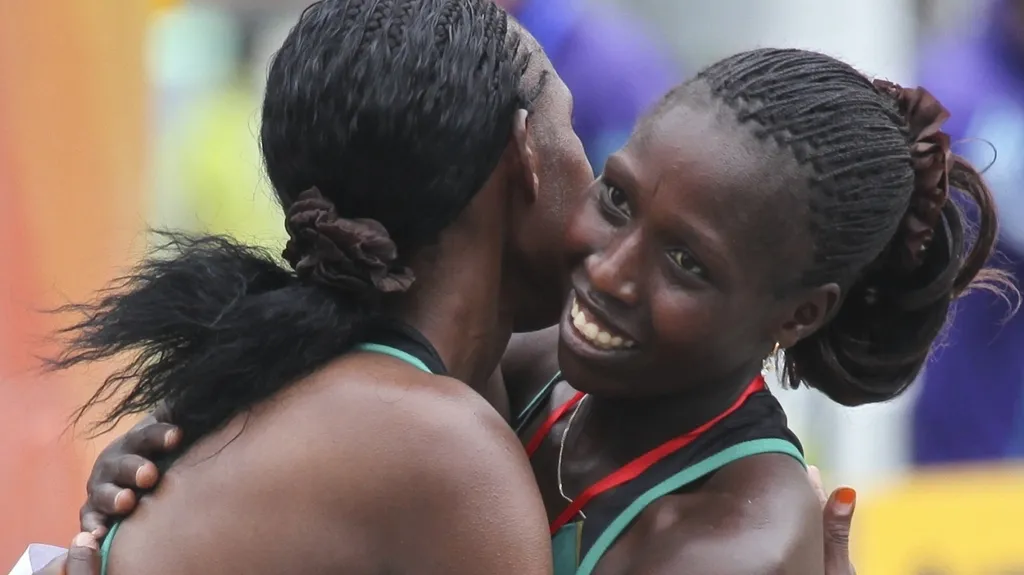 Florence Kiplagatová (vpravo)