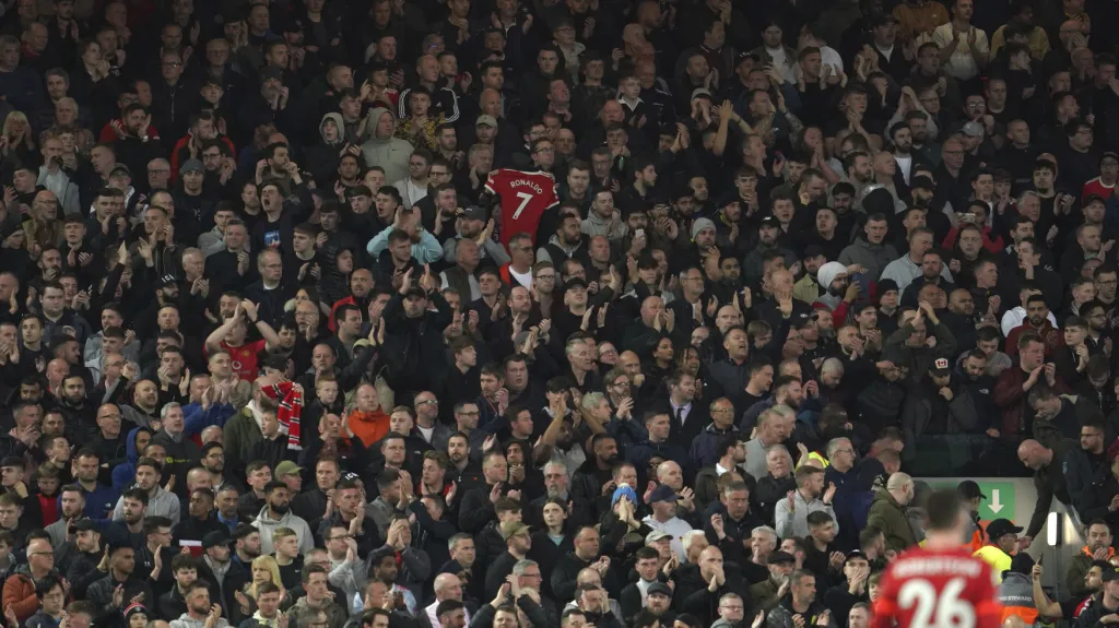 Potlesk pro Ronalda v zápase Liverpool - Manchester U.