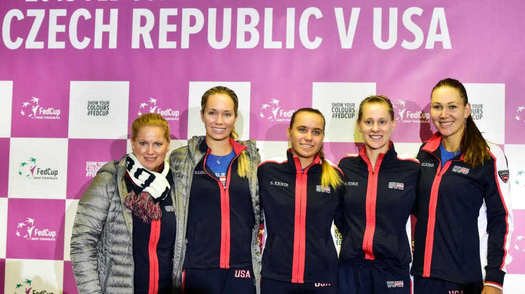 Nicole Melicharová (vpravo)