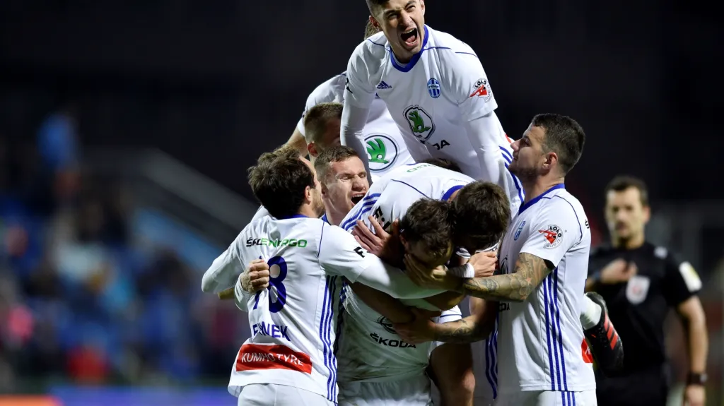Fotbalisté Mladé Boleslavi se radují z gólu v utkání s Bohemians 1905