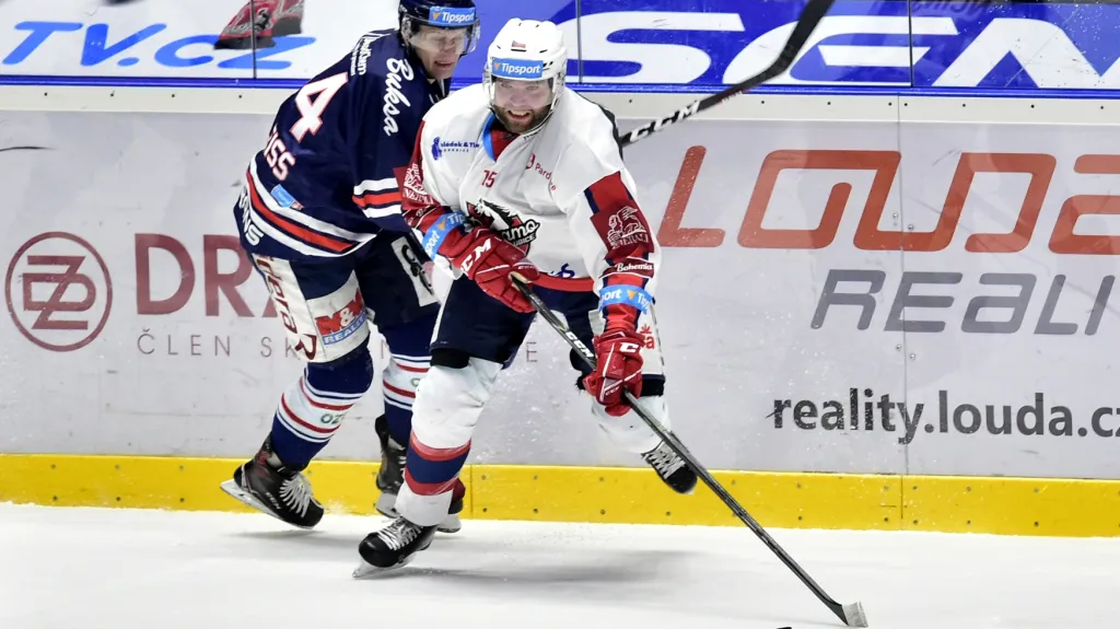 Bek Pardubic Marek Trončinský v souboji s Janem Schleissem