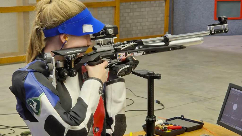 Veronika Blažíčková střílí ze vzduchovky