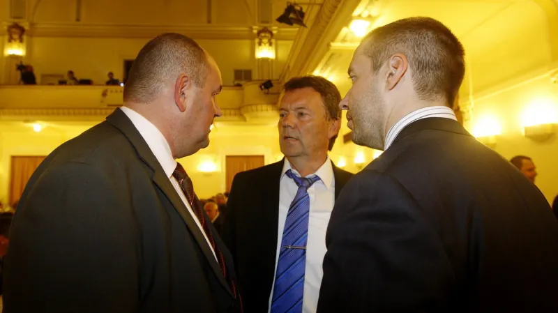 Výsledky řídí organizovaná skupina. Podezření směřuje k Berbrovi