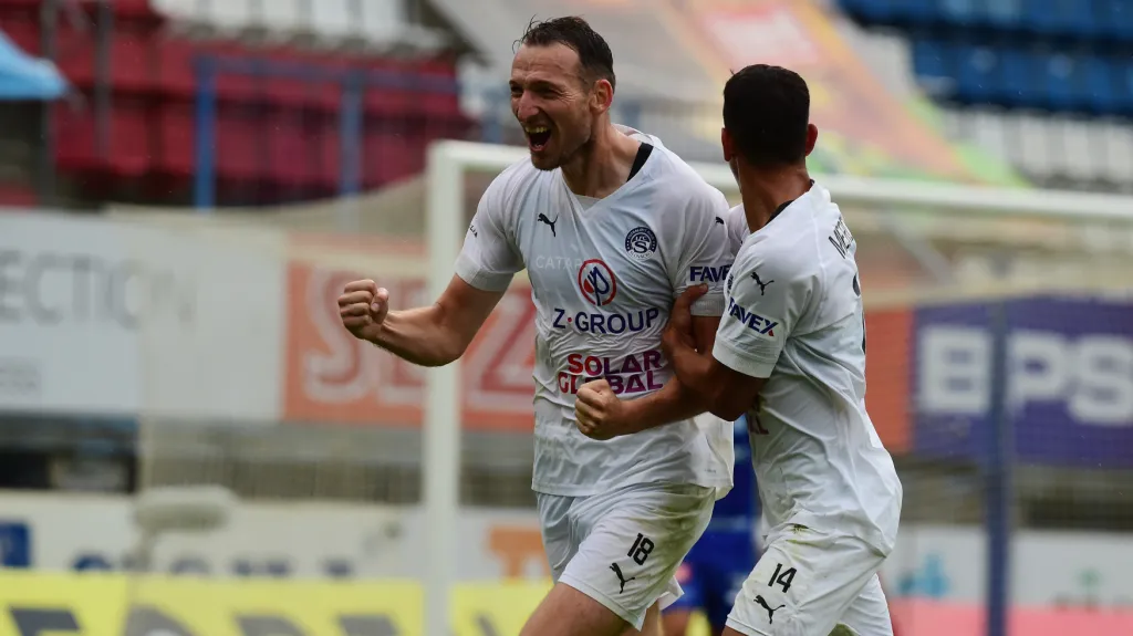 Libor Kozák (vlevo) se raduje z gólu v dresu Slovácka
