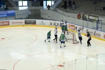 Kladenští hokejbalisté otevřeli semifinále s Plzní výhrou