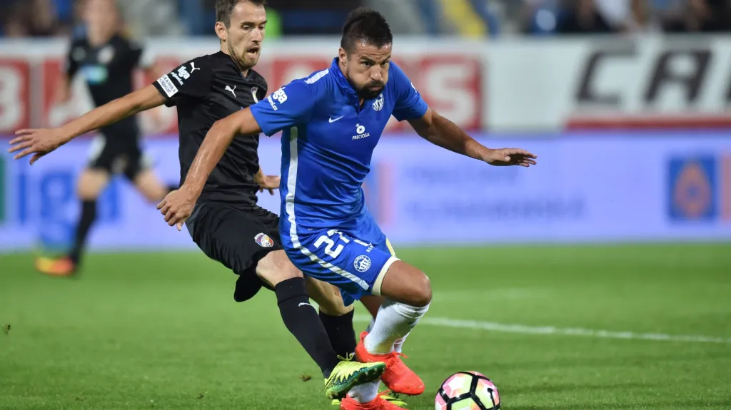 Liberecký Baroš v souboji s Hořavou z Plzně