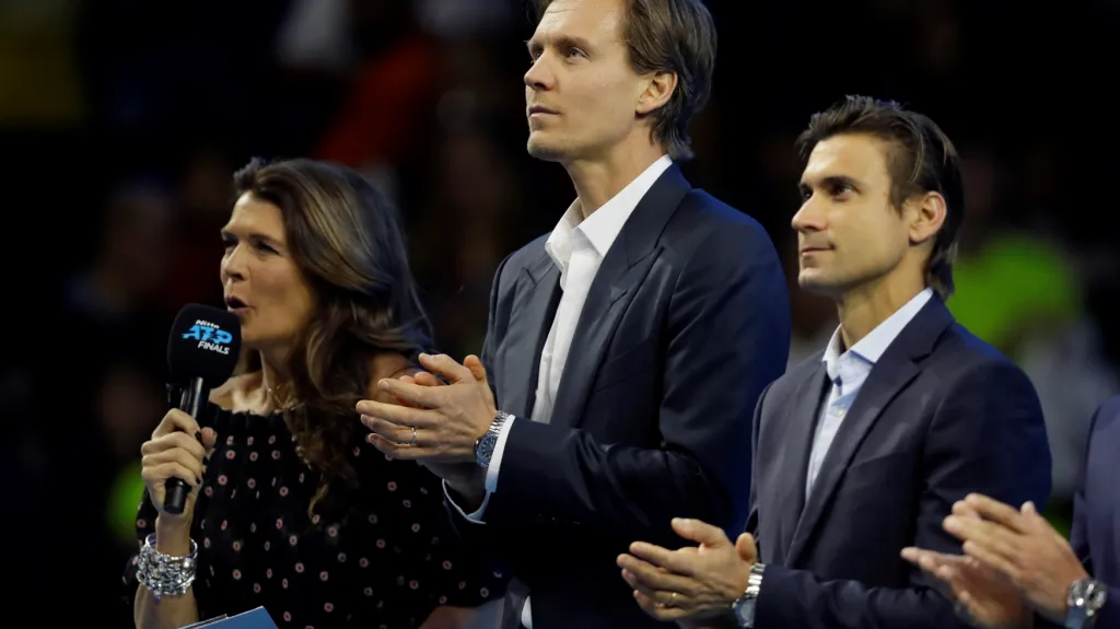 Tomáš Berdych (uprostřed) během slavnostního ceremoniálu v Lodnýně