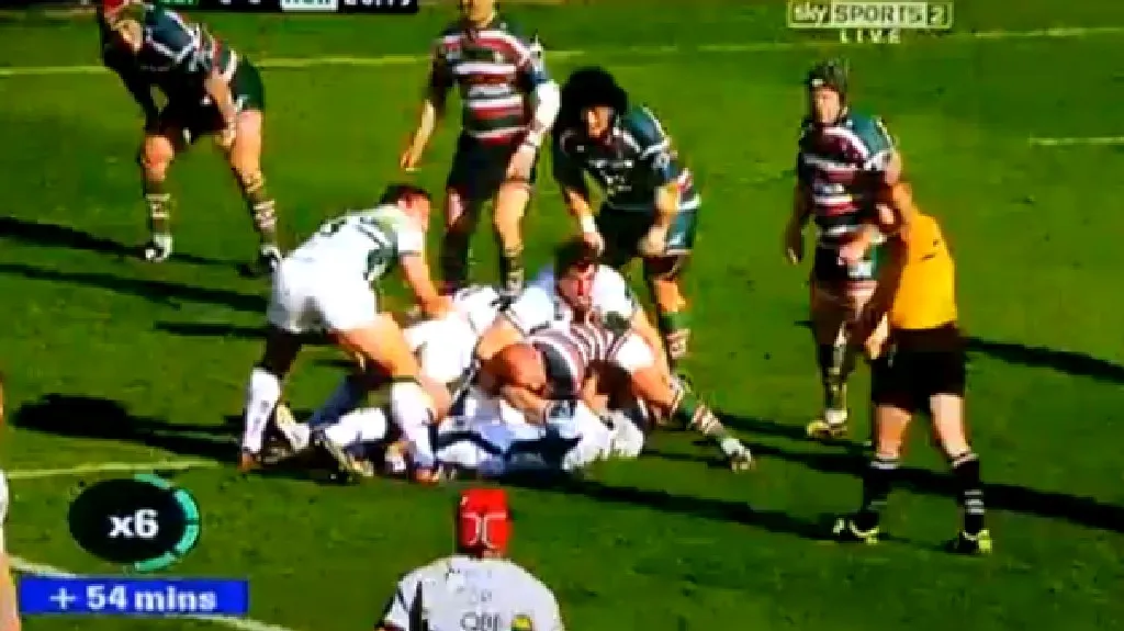 Clark zranil Hawkinse