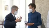 Vystrčil udělil sportovcům, kteří měli covid, stříbrné medaile