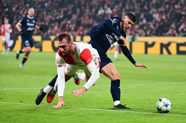 Slavia neměla proti Slovácku kopat penaltu, sparťan Ryneš měl být vyloučen