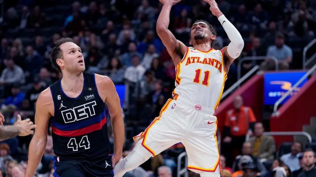 Trae Young z Atlanty v zakončení proti Detroitu