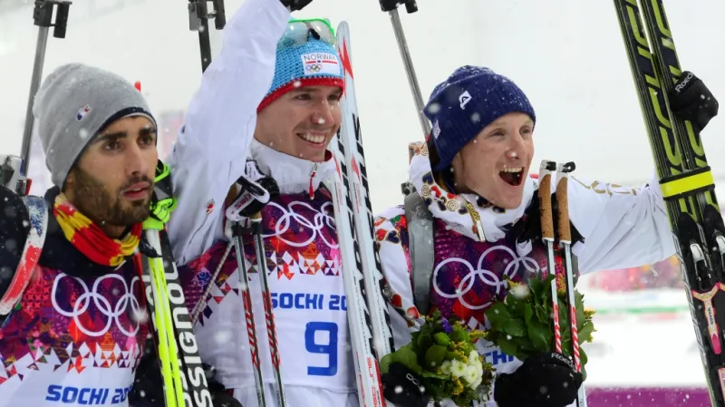 Medailisté Fourcade, Svendsen a Moravec ze závodu s hromadným startem