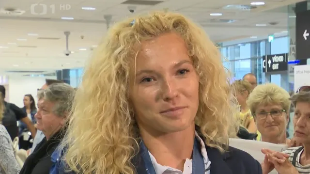 Kateřila Siniaková přivezla do Prahy zlatou medaili