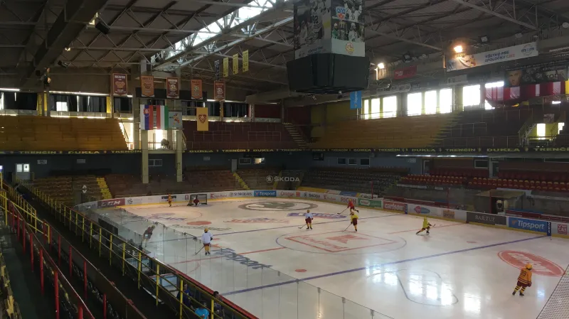 Trénink žáků na Zimním stadionu Pavla Demitry v Trenčíně
