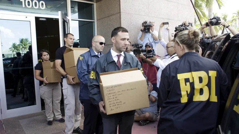 Vyšetřovatelé si odnášejí dokumenty z kanceláří CONCACAF v Miami