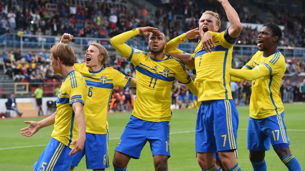 Slavící fotbalisté švédské reprezentace do 21 let