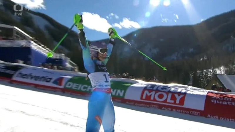 Zlatá slalomová jízda Tiny Mazeové v kombinaci