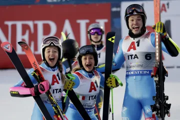 Italská reprezentace v paralelním závodě týmů na MS