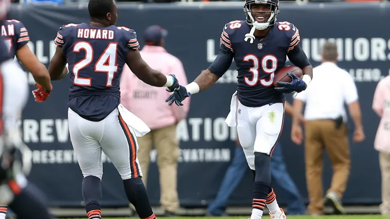 Eddie Jackson slaví se spoluhráči