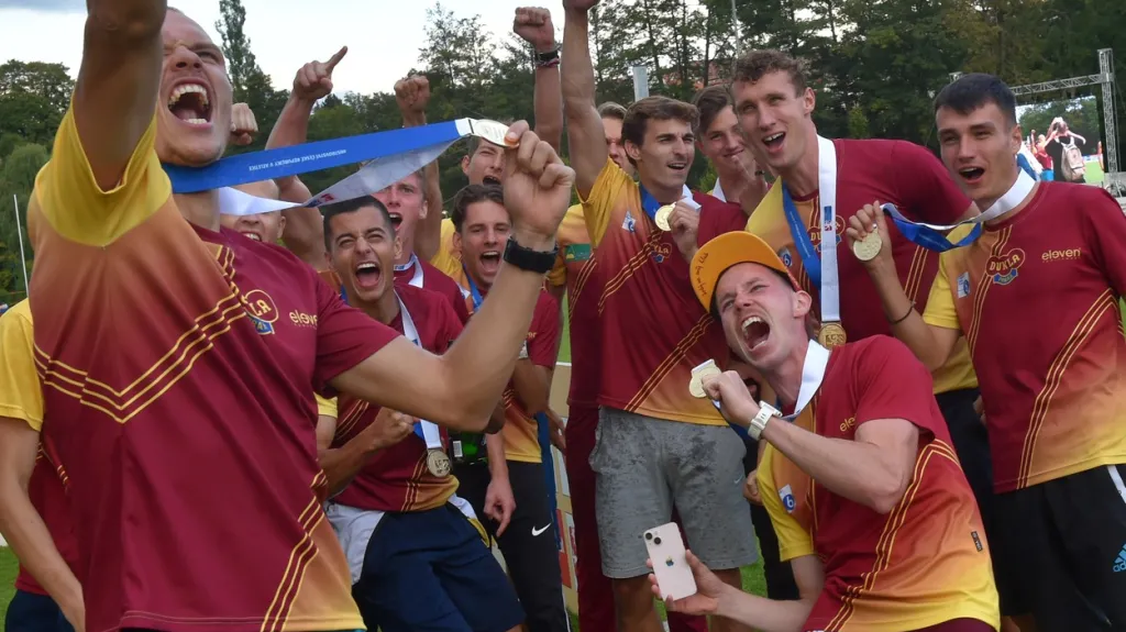 Slavící atletika Dukly Praha